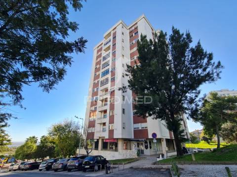 Excelente apartamento t3 com 112m2, suíte e vista rio!