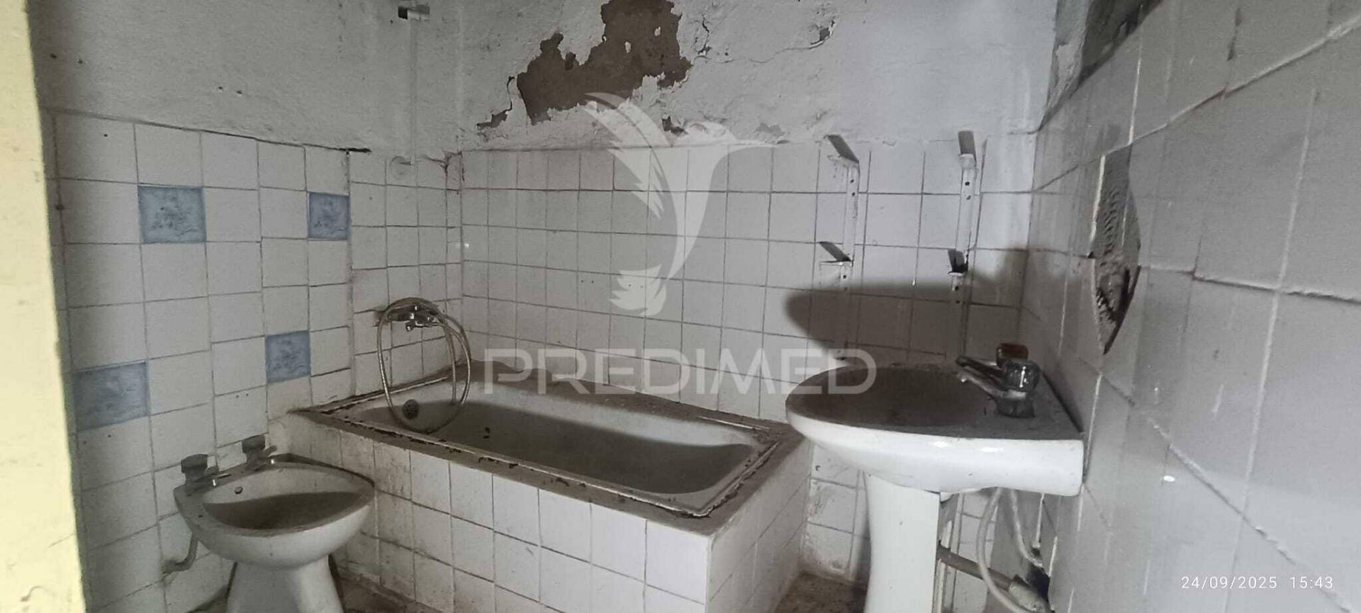 Casa típica para recuperar na zona histórica de castelo de vide