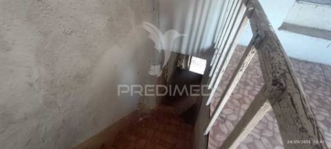 Casa típica para recuperar na zona histórica de castelo de vide