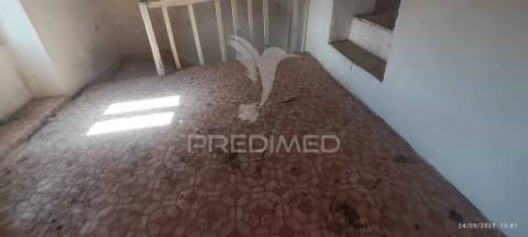 Casa típica para recuperar na zona histórica de castelo de vide