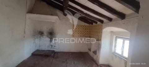 Casa típica para recuperar na zona histórica de castelo de vide