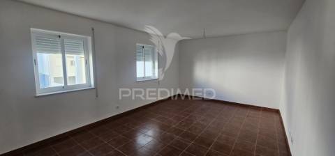 Apartamento t3 arrendamento - vistas do sul