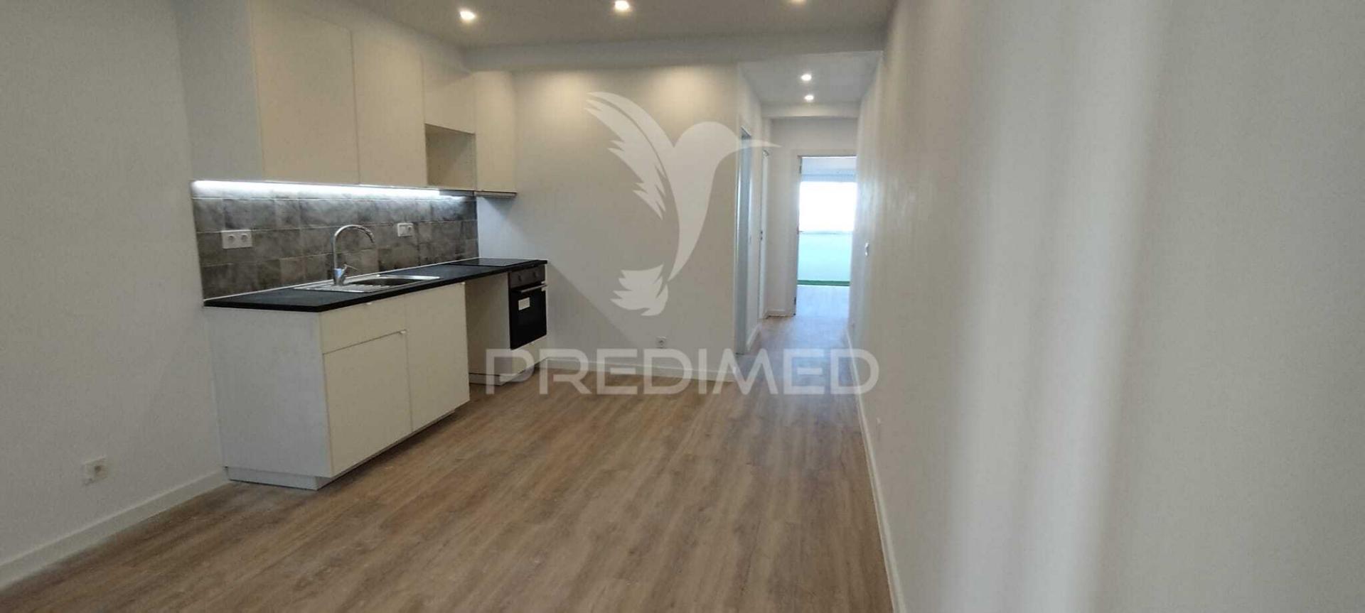 Apartamento t2 remodelado em santa iria de azóia