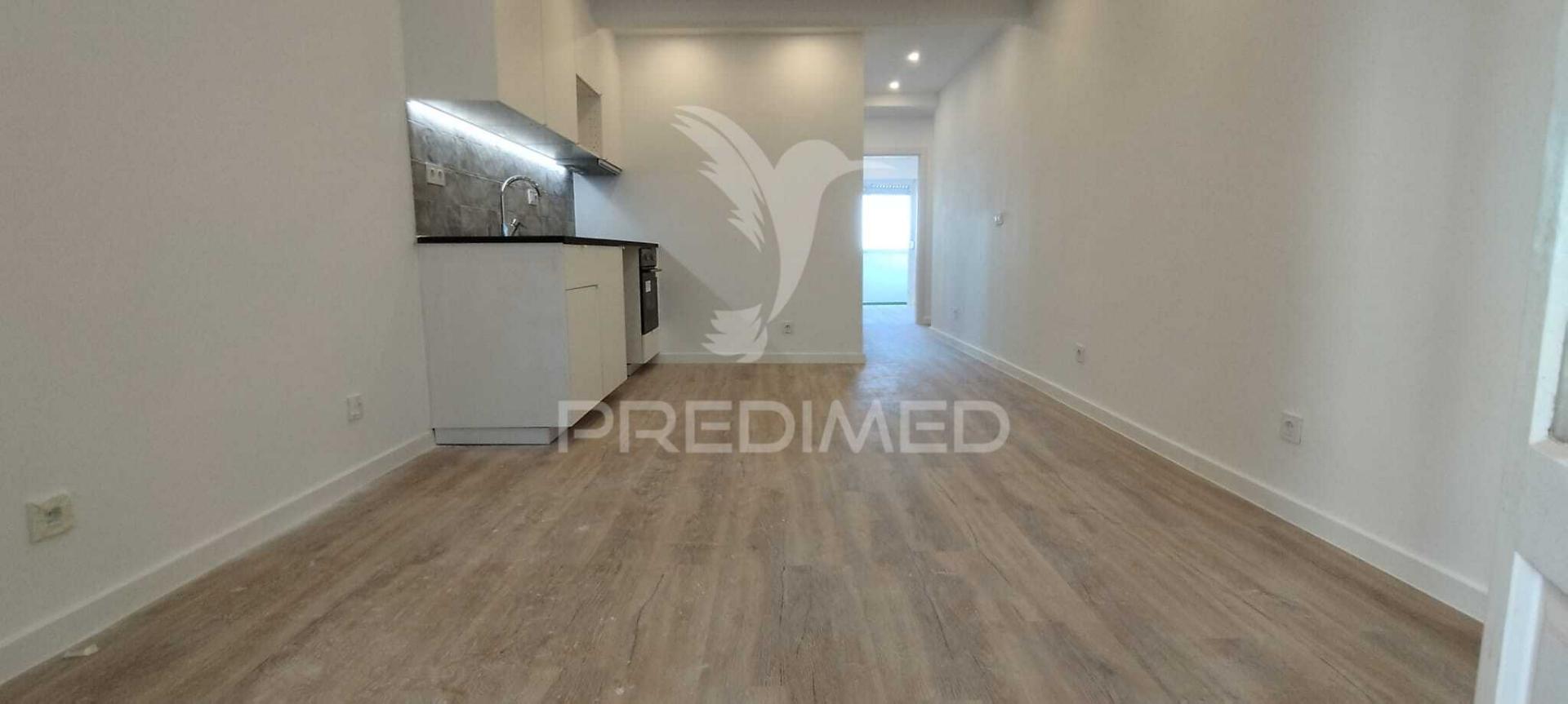 Apartamento t2 remodelado em santa iria de azóia