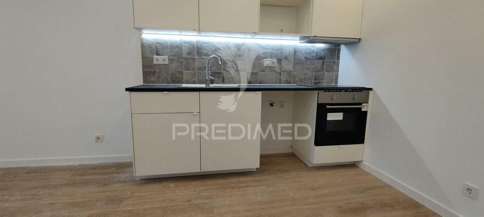 Apartamento t2 remodelado em santa iria de azóia