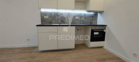 Apartamento t2 remodelado em santa iria de azóia