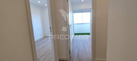 Apartamento t2 remodelado em santa iria de azóia