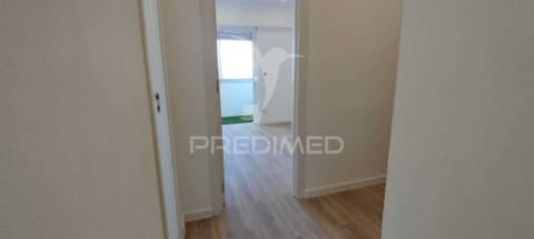 Apartamento t2 remodelado em santa iria de azóia