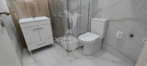 Apartamento t2 remodelado em santa iria de azóia