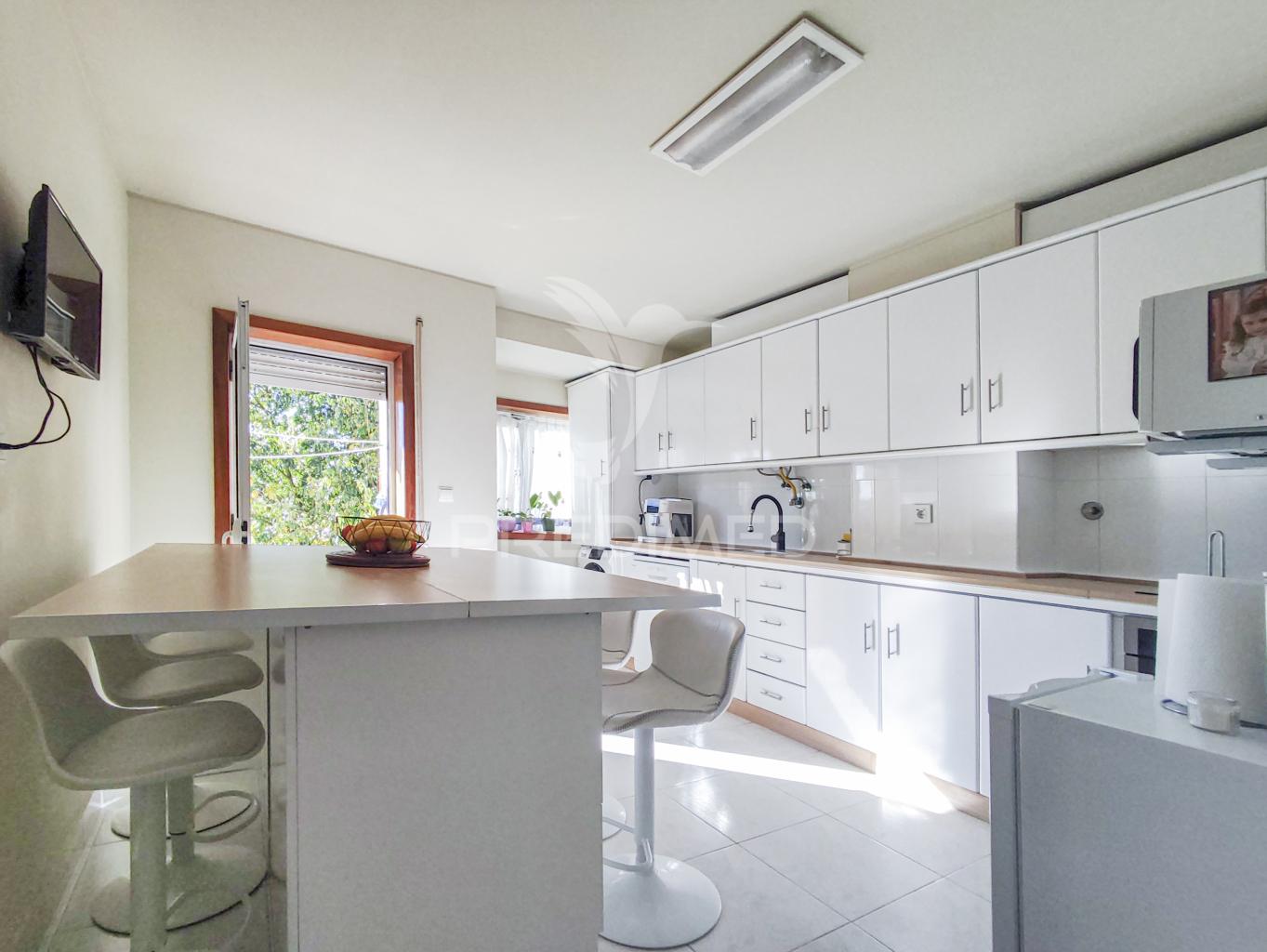 “oportunidade: t2 em excelente estado e localização premium”