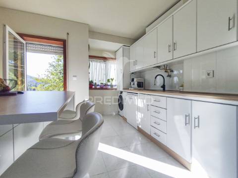 “oportunidade: t2 em excelente estado e localização premium”