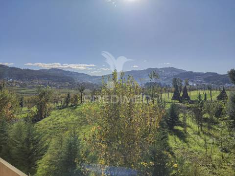 “oportunidade: t2 em excelente estado e localização premium”