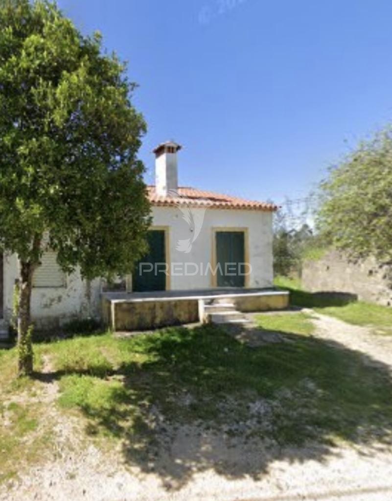 Moradia geminada t4 em chão das maias – serra, tomar