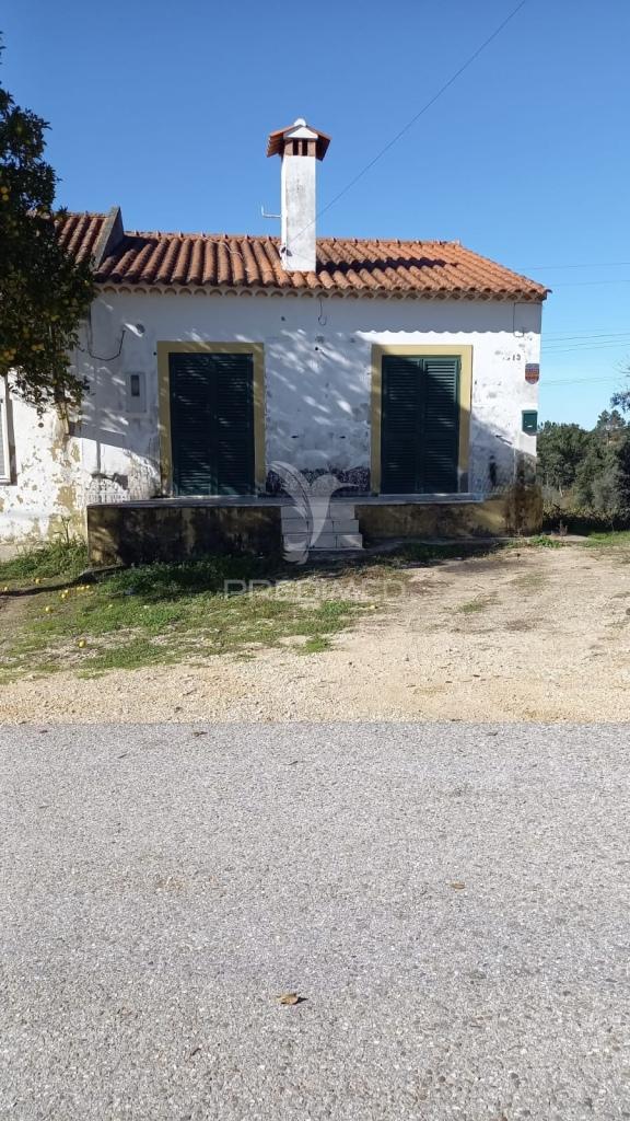 Moradia geminada t4 em chão das maias – serra, tomar