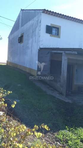 Moradia geminada t4 em chão das maias – serra, tomar