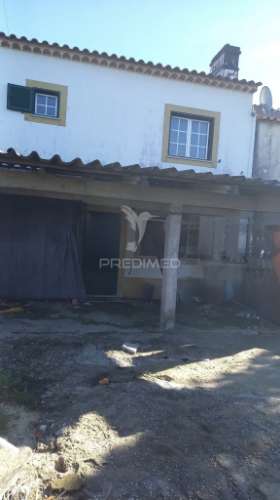 Moradia geminada t4 em chão das maias – serra, tomar