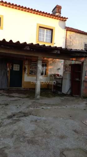 Moradia geminada t4 em chão das maias – serra, tomar