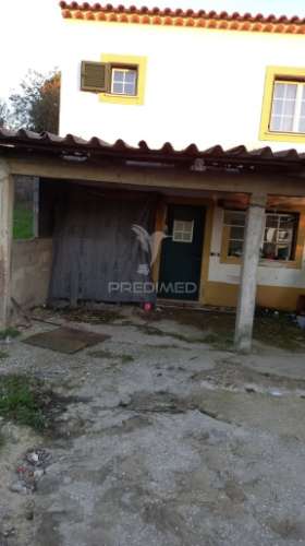 Moradia geminada t4 em chão das maias – serra, tomar