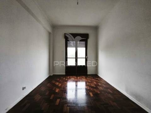 Apartamento t2 | excelente localização e versatilidade | agualva - cacém