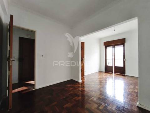 Apartamento t2 | excelente localização e versatilidade | agualva - cacém