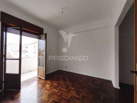 Apartamento t2 | excelente localização e versatilidade | agualva - cacém