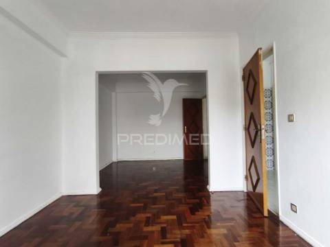 Apartamento t2 | excelente localização e versatilidade | agualva - cacém