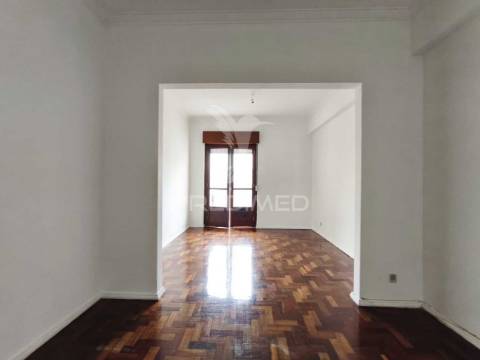 Apartamento t2 | excelente localização e versatilidade | agualva - cacém