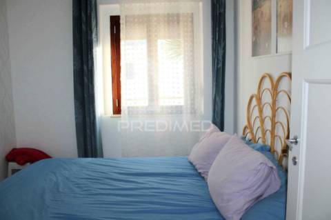 Moradia t2 recuperada com jardim, centro santiago do cacém.