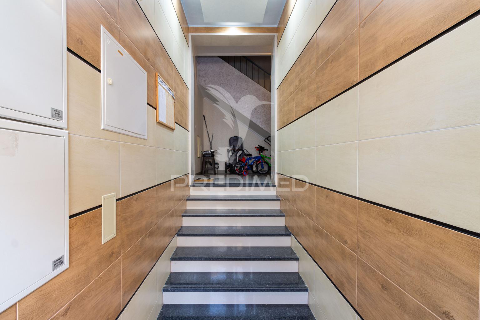 Apartamento t2 - 1.º andar em alhos vedros - moita