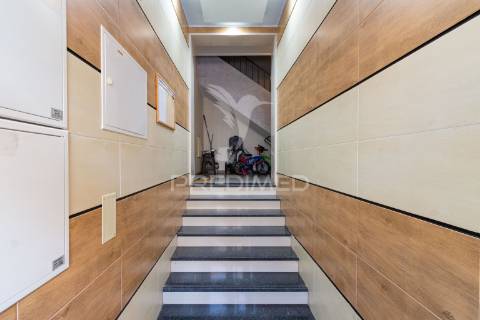 Apartamento t2 - 1.º andar em alhos vedros - moita