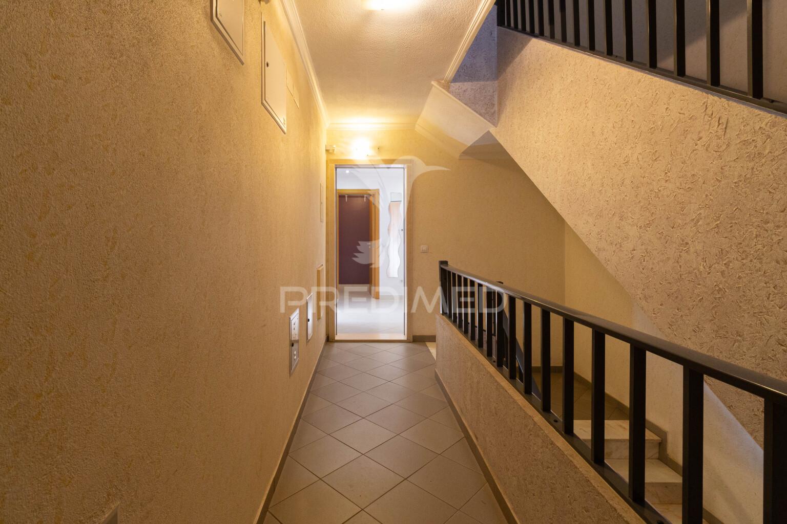 Apartamento t2 - 1.º andar em alhos vedros - moita