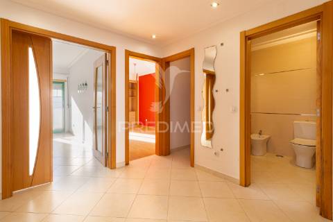 Apartamento t2 - 1.º andar em alhos vedros - moita