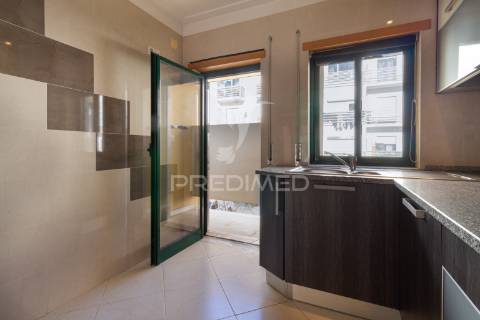 Apartamento t2 - 1.º andar em alhos vedros - moita