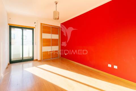 Apartamento t2 - 1.º andar em alhos vedros - moita