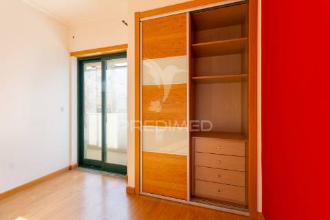 Apartamento t2 - 1.º andar em alhos vedros - moita
