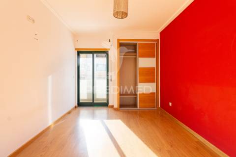 Apartamento t2 - 1.º andar em alhos vedros - moita