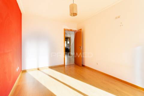 Apartamento t2 - 1.º andar em alhos vedros - moita