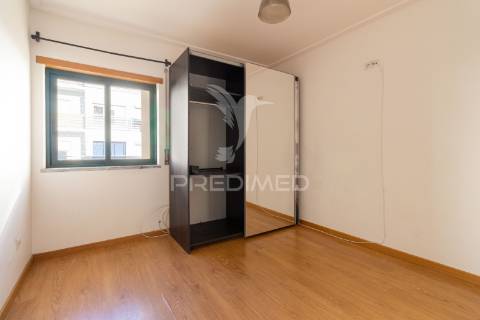 Apartamento t2 - 1.º andar em alhos vedros - moita