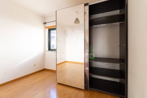 Apartamento t2 - 1.º andar em alhos vedros - moita