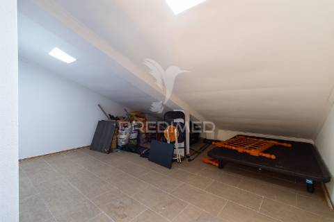 Apartamento t2 - 1.º andar em alhos vedros - moita