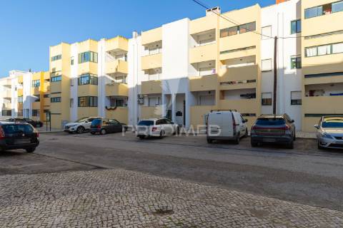 Apartamento t2 - 1.º andar em alhos vedros - moita