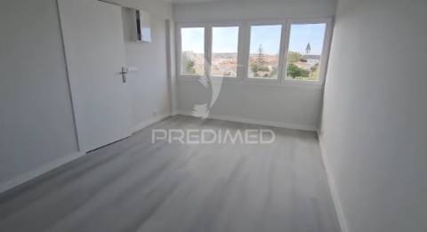 Apartamento t2 renovado – pontinha