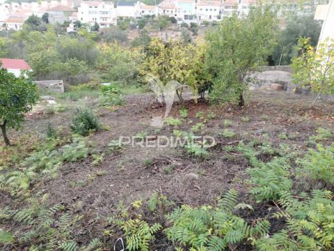 Terreno com 447 m2,santiago do cacém.