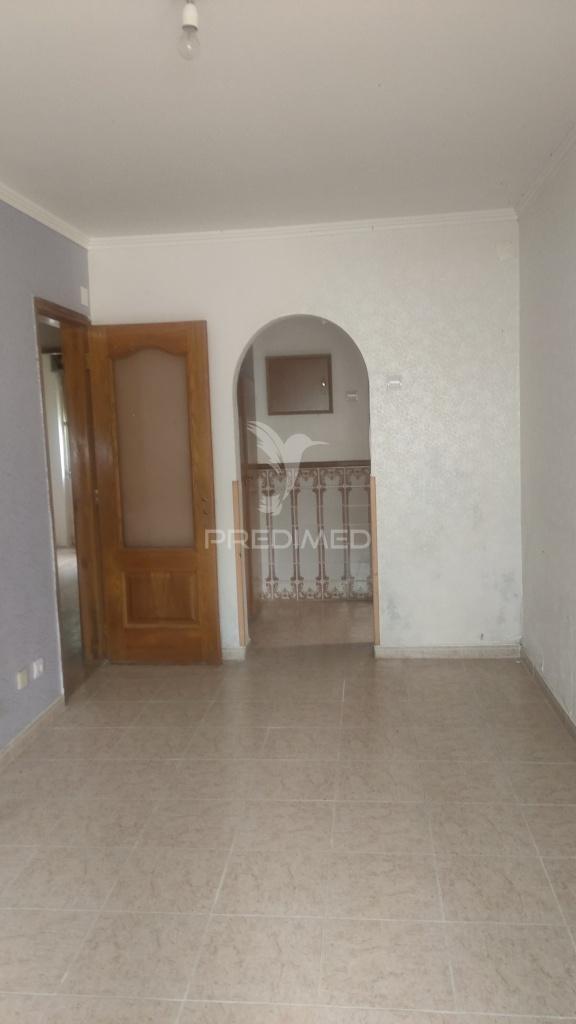 Em remodelação, apartamento t2, benfica, lisboa.