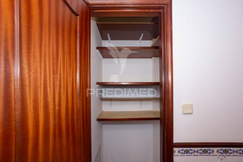 Apartamento t2 sta. marta com parqueamento