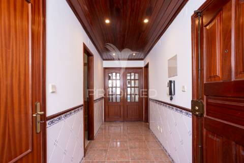 Apartamento t2 sta. marta com parqueamento