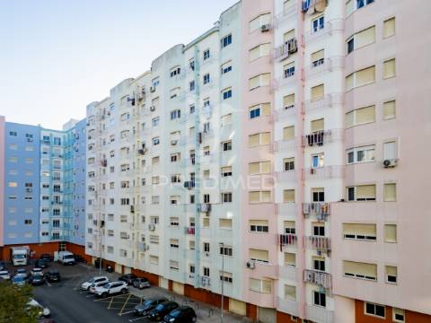 Apartamento t2 sta. marta com parqueamento