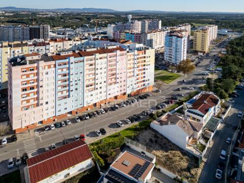 Apartamento t2 sta. marta com parqueamento