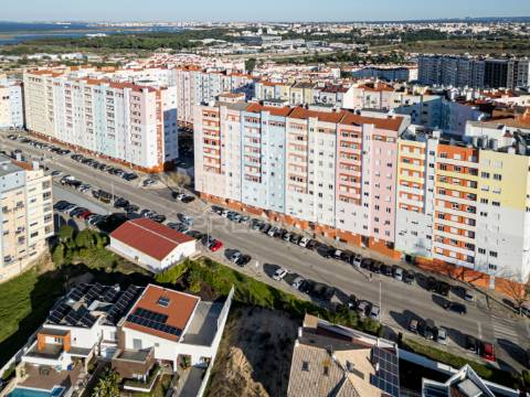 Apartamento t2 sta. marta com parqueamento