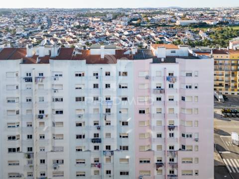 Apartamento t2 sta. marta com parqueamento